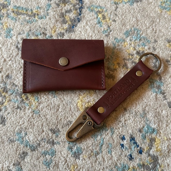 NEW 💙 PLG Cognac Mini Envelope Wallet & Large Keychain Bundle 💙 - Picture 3 of 12